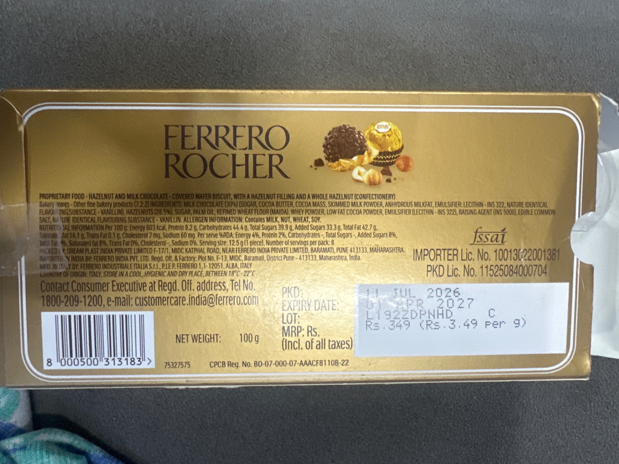 HAZELNUT AND MILK CHOCOLATE - COVERED WAFER BISCUIT, WITH A HAZELNUT FILLING AND A WHOLE HAZELNUT (CONFECTIONERY) pack